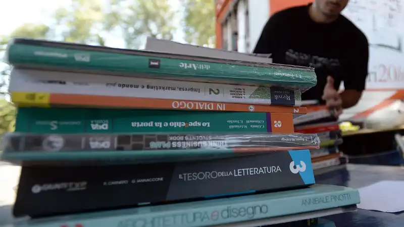 AIE: i prezzi dei libri di testo crescono meno dell'inflazione