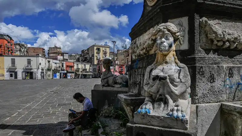 Torna il Tour del Giallo a Napoli, a spasso nei luoghi noir di letteratura e storia