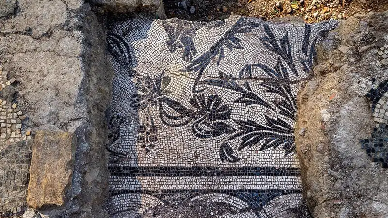 Villa Celimontana, mosaici e motivi vegetali nella caserma dei vigili dell'antica Roma
