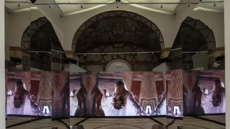 Isaac Julien alla Galleria Borghese, 'tutto cambia e lo spiegano due dee'