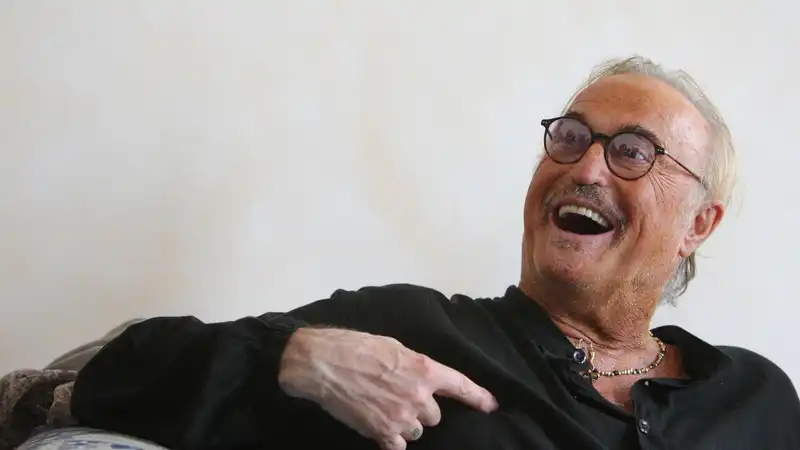 A Praiano Claudia Gerini canta e recita Franco Califano