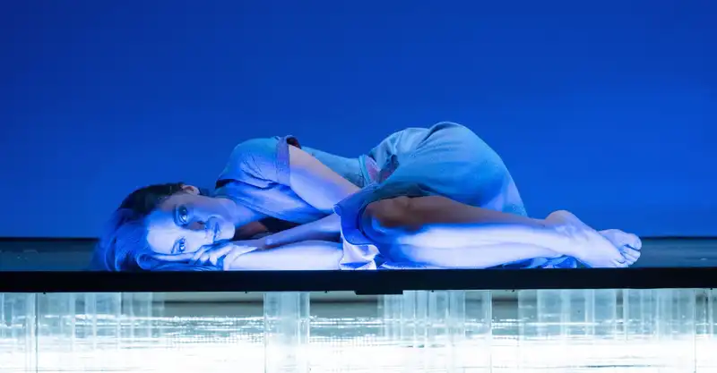“Un’indimenticabile storia d’amore”: “Accabadora” di Michela Murgia a teatro con il monologo di Anna Della Rosa
